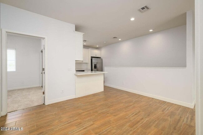Building Photo - 1341 E Polk St