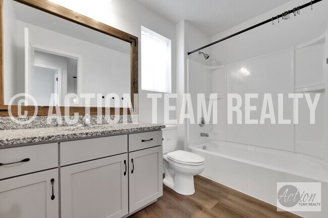 Building Photo - Single Family Home in Syracuse!
