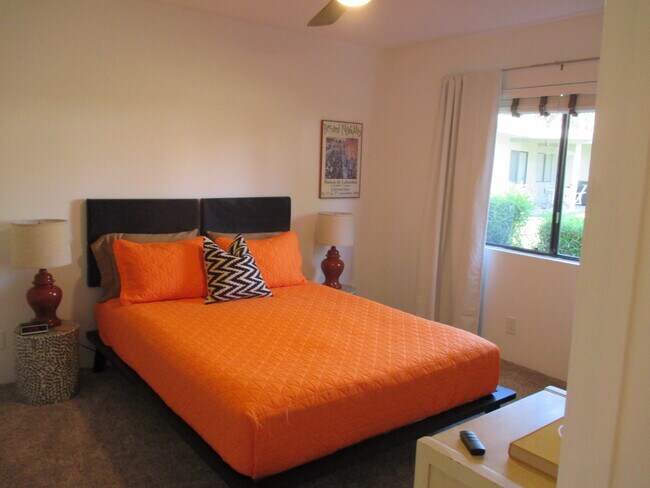 Building Photo - 2230 S Sunshine Cir