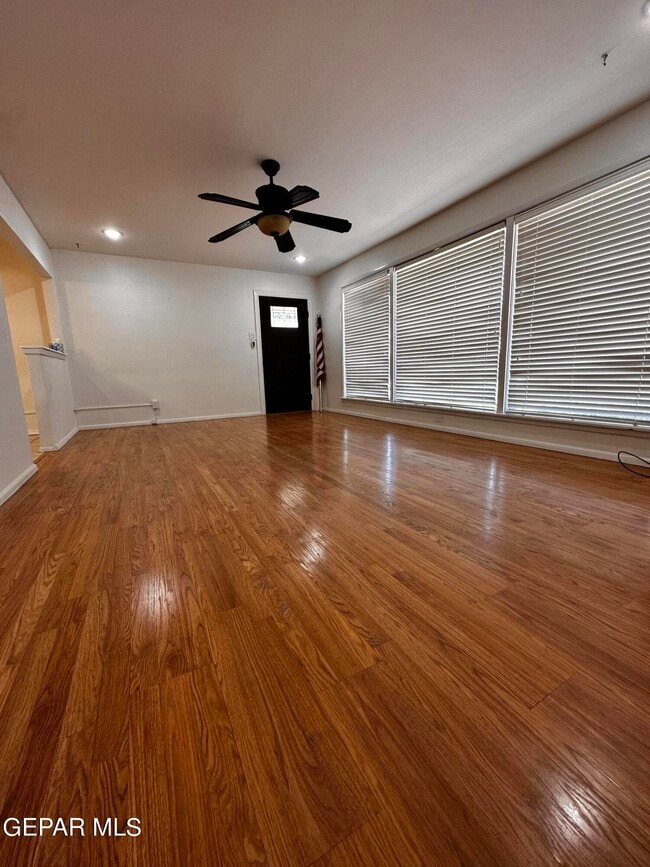 Building Photo - 1516 Elmhurst Dr