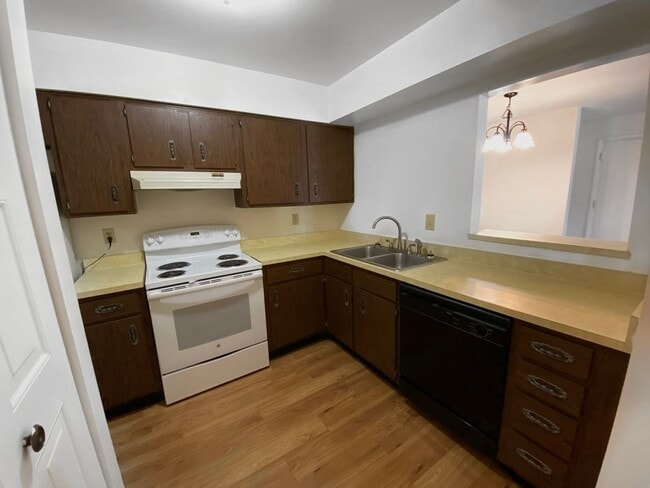 Building Photo - Evansville, Indiana*** 2 Bed 1 Bath $1079....