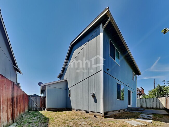 Building Photo - 7815 205th St E