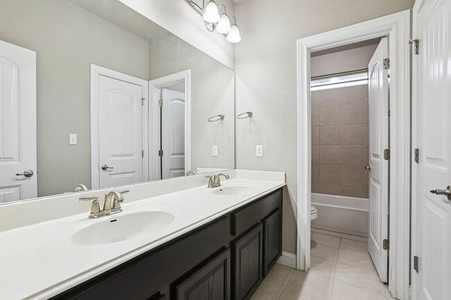 Building Photo - 8804 Vantage Point Dr