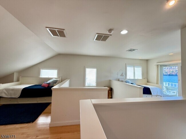 Building Photo - 73 Forest Lake Dr