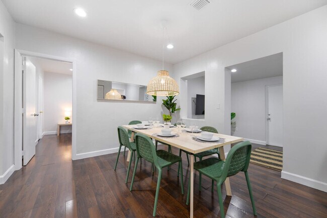 Building Photo - 6715 NE Miami Pl