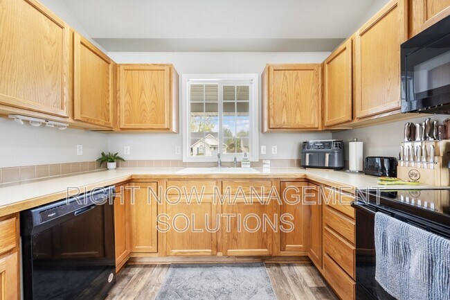 Building Photo - 10563 W Stonecrop Dr