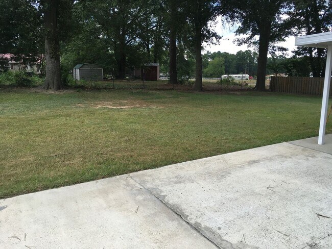 Building Photo - 3 Bedroom 2 Bath in Grovetown