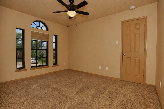 Building Photo - 112 Portulaca St