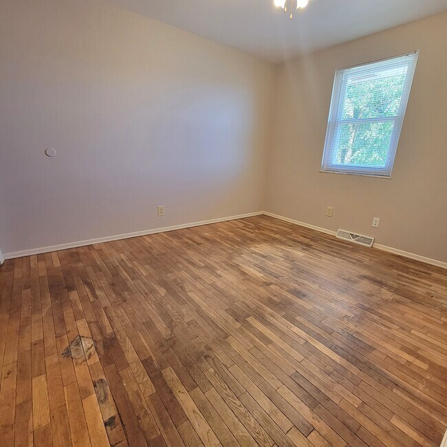 Building Photo - 1359 Chippewa Dr