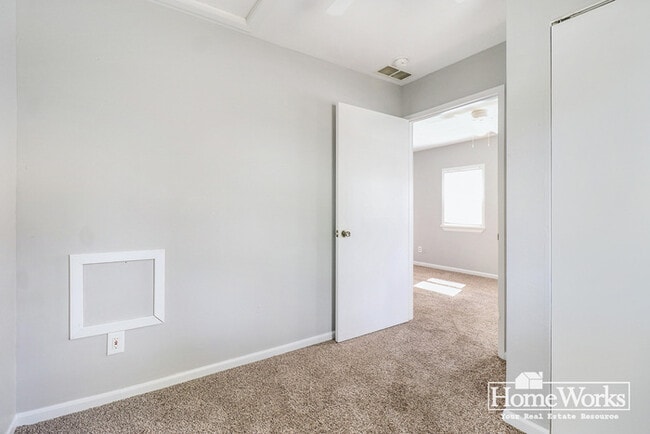 Building Photo - Cozy One-Story Home with 2 Bedrooms in River Park