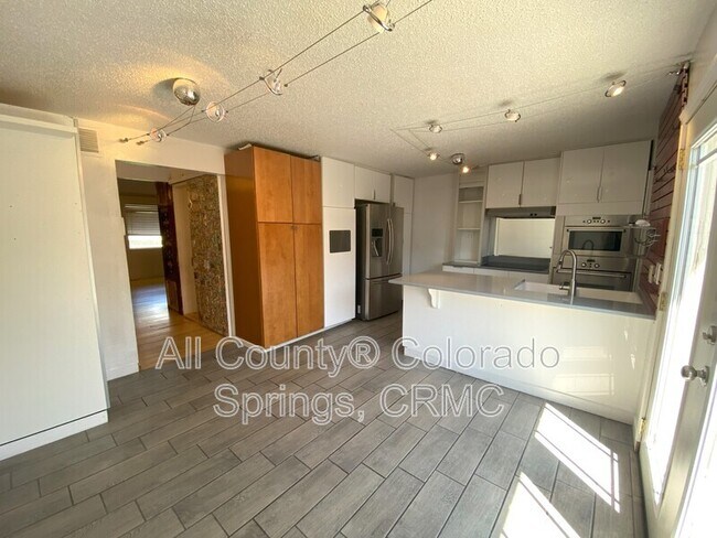 Building Photo - 218 W Rockrimmon Blvd