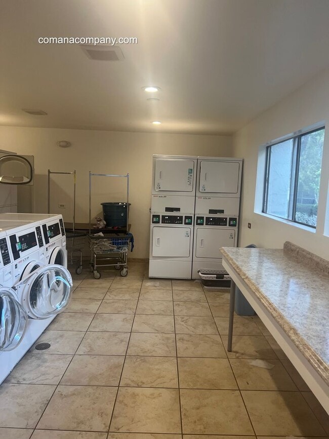 Building Photo - Beautiful 2 bedroom Condo