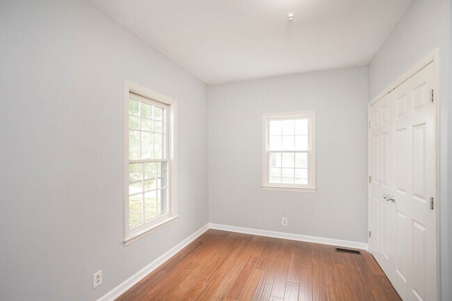 Building Photo - Lovely Home in Old Hickory