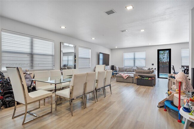Building Photo - 9830 NW 86th Terrace