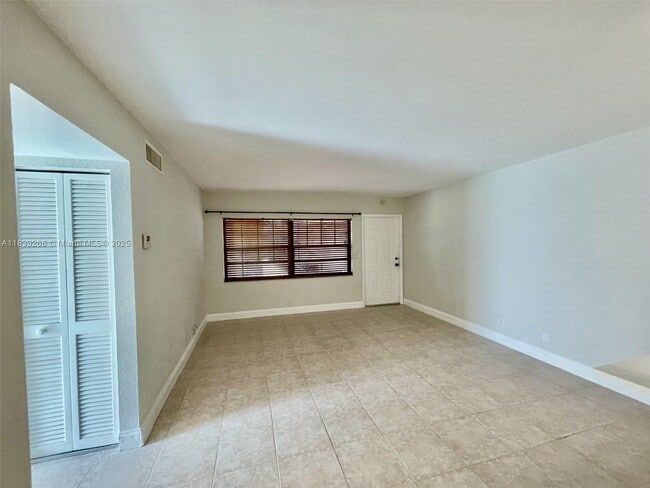 Building Photo - 2624 Riverside Dr