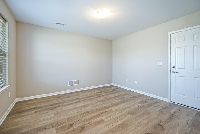 Building Photo - 2150 Park Dr