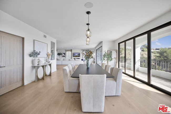 Building Photo - 7212 Mulholland Dr