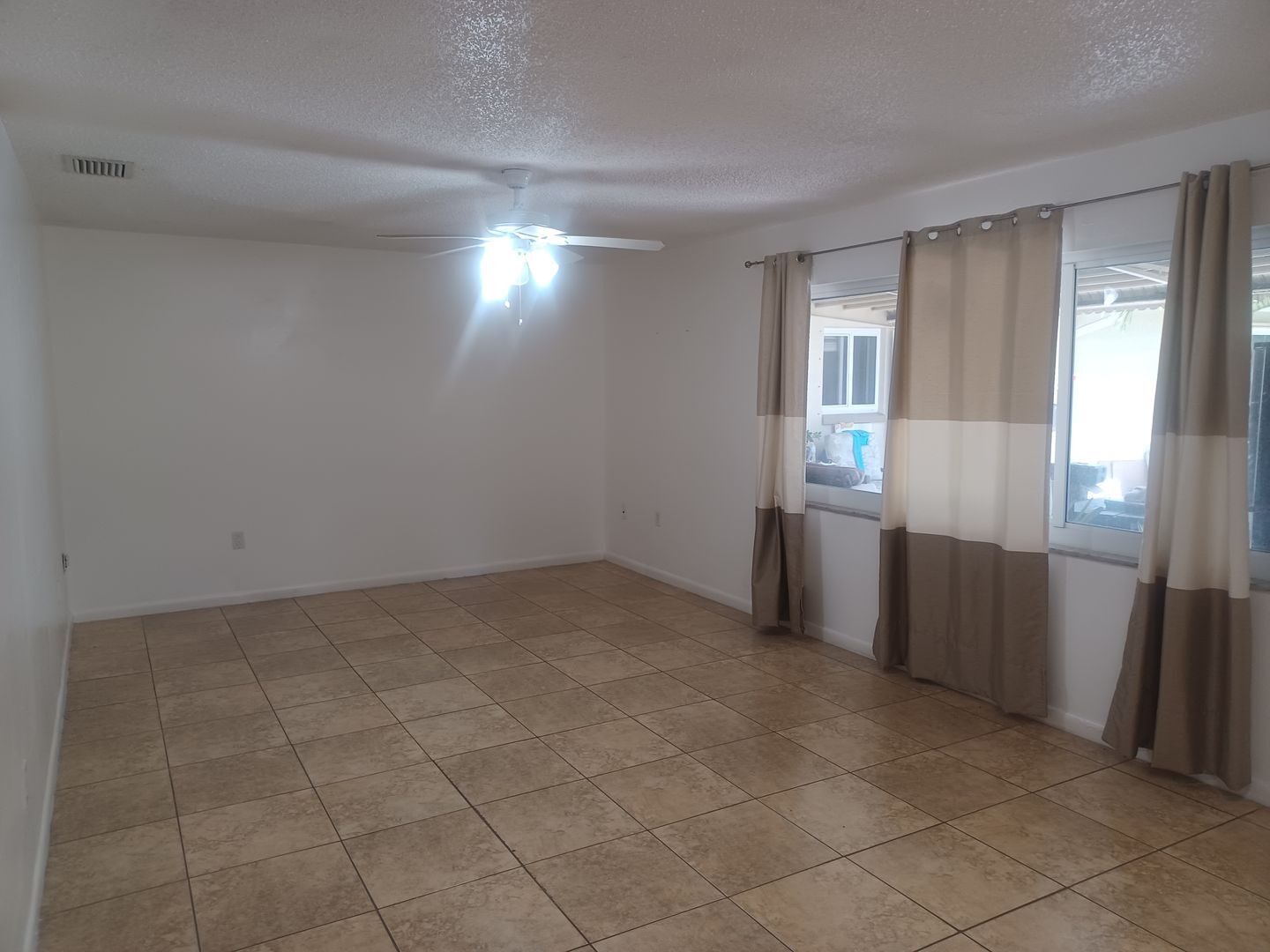 Building Photo - 4808 Lucaya Dr