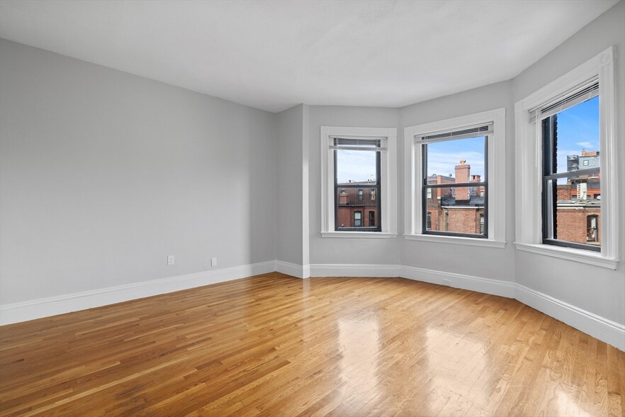 Primary Photo - 907 Boylston St