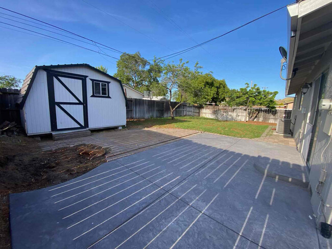 Building Photo - 100 Novato Dr
