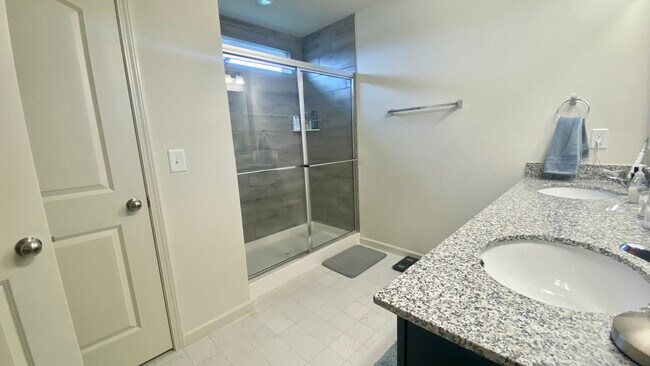 Building Photo - 4081 Lotus St