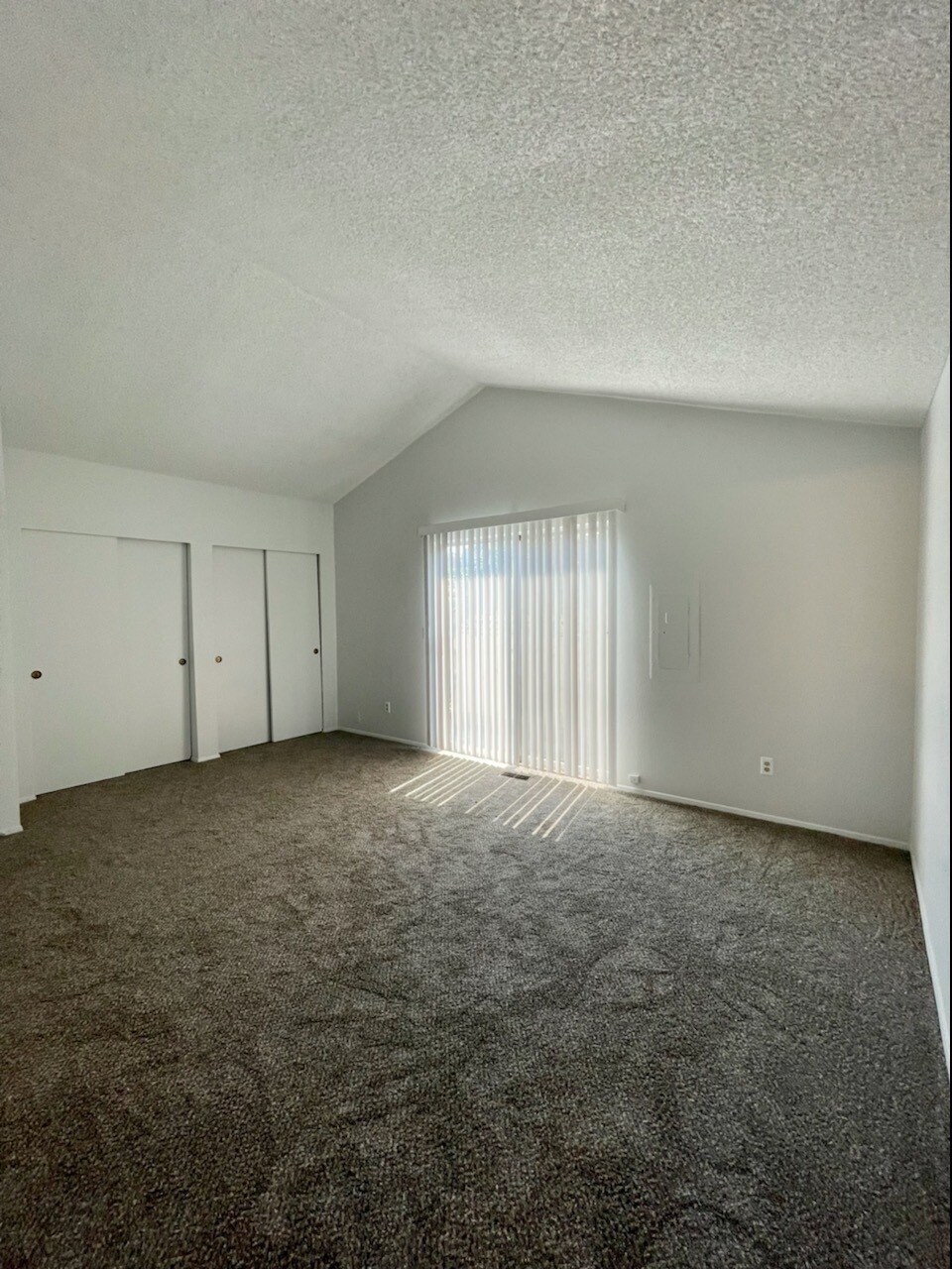 Master bedroom - 1215 S 43rd Ave