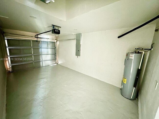 Building Photo - 354-356 Bell Blvd S