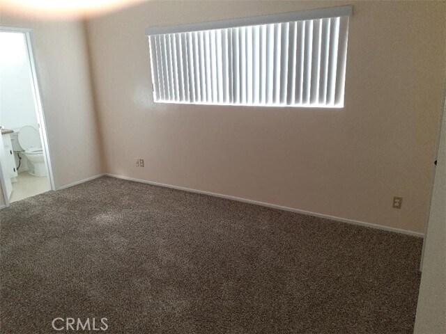 Building Photo - 15414 Larch Ave