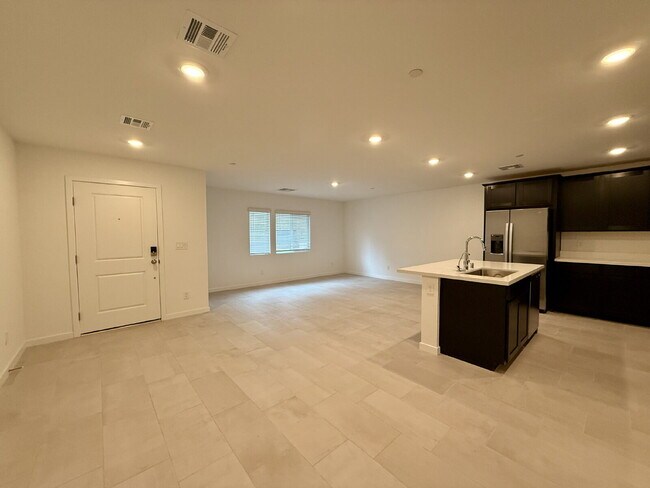 Building Photo - 3 BED 2.5 BATH 2 BALCONY 2 CAR GARAGE TOWNHOUSE IN HENDERSON FOR RENT!!