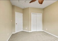 Building Photo - 43865 Hickory Corner Terrace