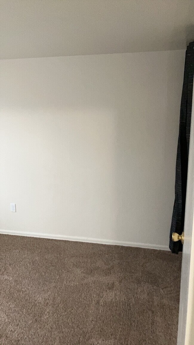 Building Photo - 105 Woodard Dr