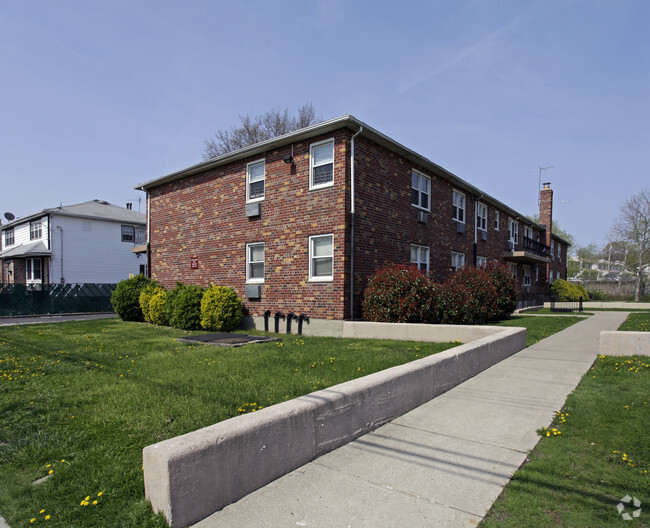 Primary Photo - Willowbrook Apartments