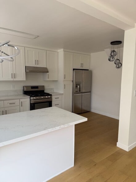 Building Photo - 633 8th St