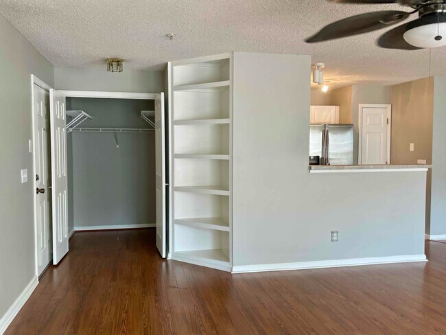 Building Photo - 621 Mill Pond Ct