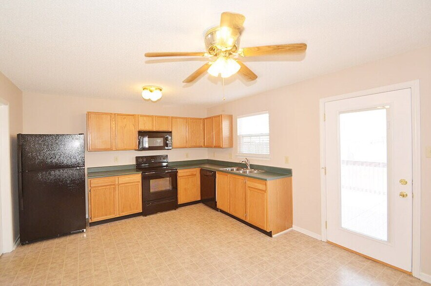 Building Photo - 2308 Harvest Moon Dr