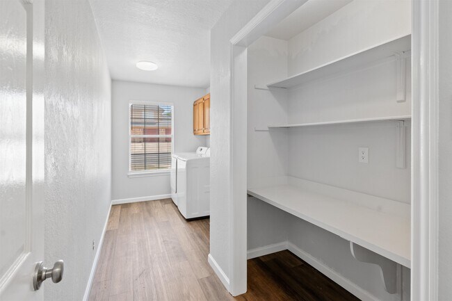 Building Photo - 113 White Feather Trail