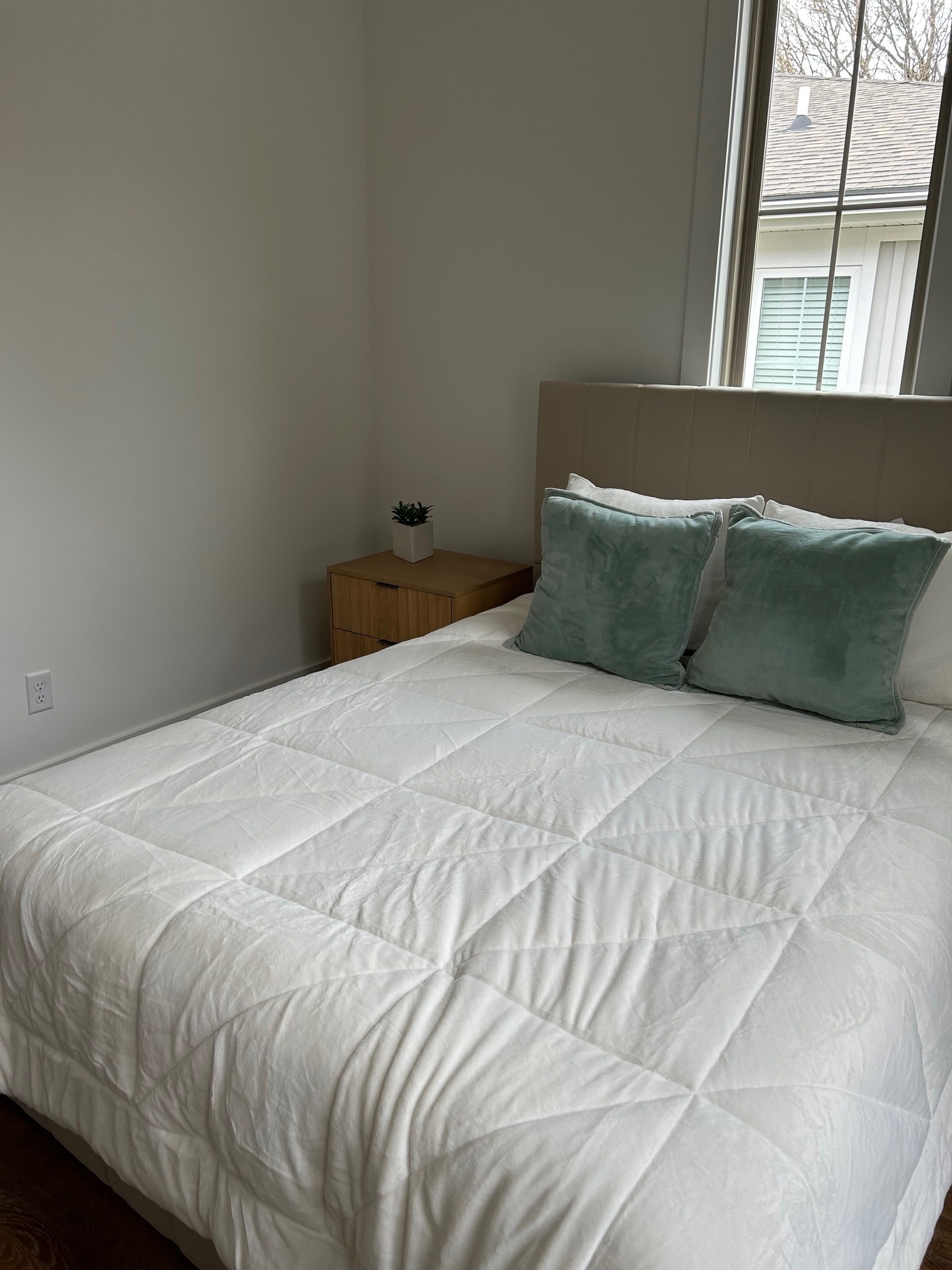 Building Photo - 348 N Fletcher Ave