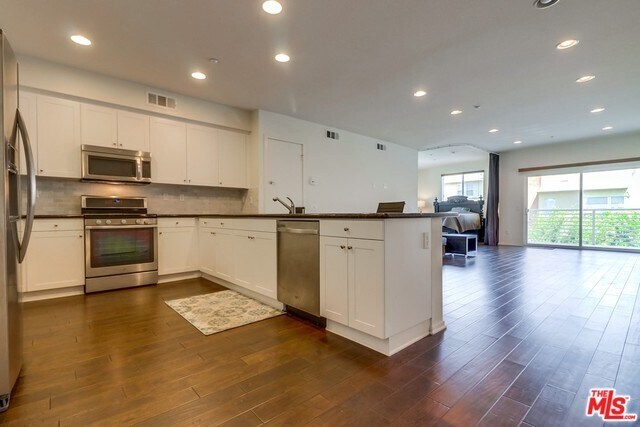 Building Photo - 5450 Strand