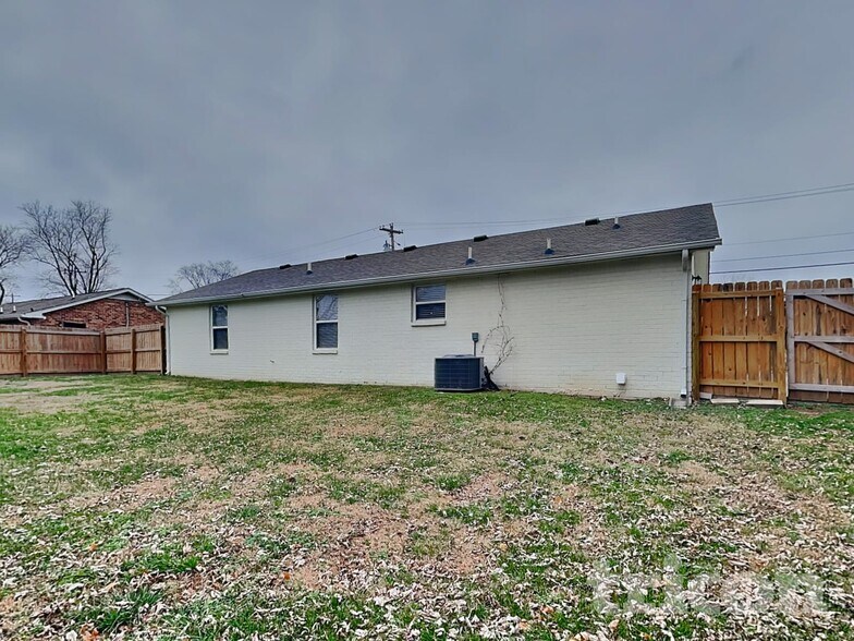 Building Photo - 213 Walnut Crest Dr