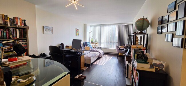 Building Photo - 5415 N Sheridan Rd