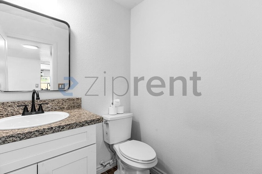 Building Photo - Unit