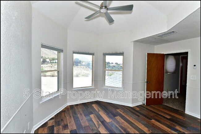 Building Photo - 529 Castlerock Ln