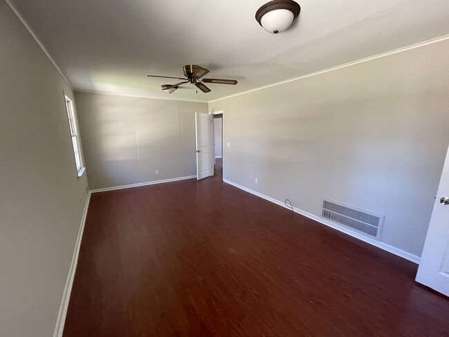 Building Photo - 3 bed/2 bath home in Martinez w/huge backyard and covered patio