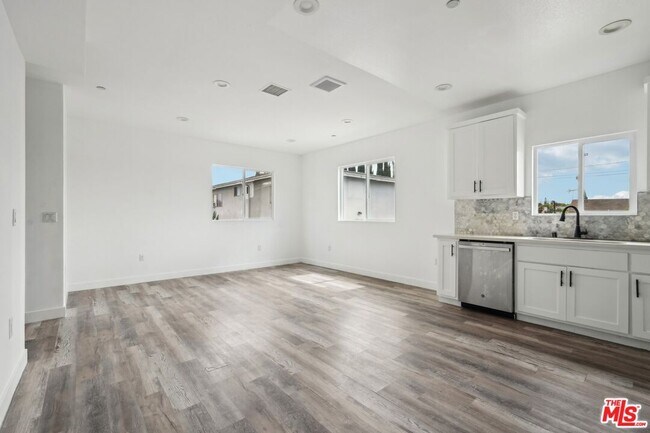Building Photo - 2516 Malabar St