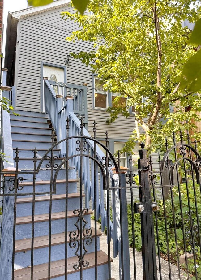 Primary Photo - 2638 W Belden Ave