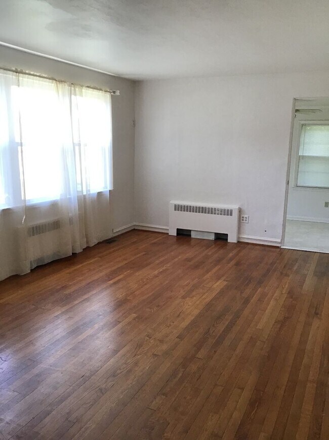 Building Photo - 1550 E Bayview Blvd