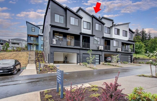 Building Photo - Luxury Upgraded Executive Townhome | 4 Bed | 3 Bath in Prime Camas School District