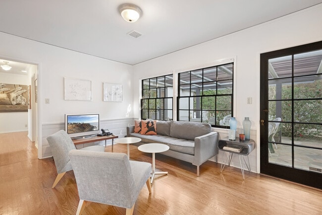 Den - 1522 Forest Knoll Dr