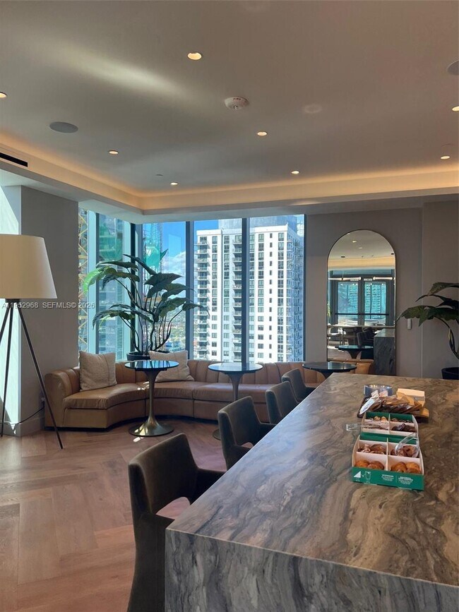 Building Photo - 121 NE 5th St