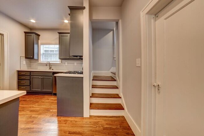Building Photo - 3/2.5 Dream Home With Lots Of Charm
